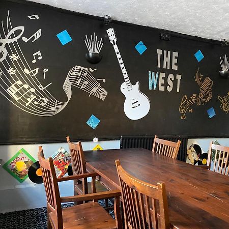 West Somerset Pub & Accommodation Уочет Екстериор снимка